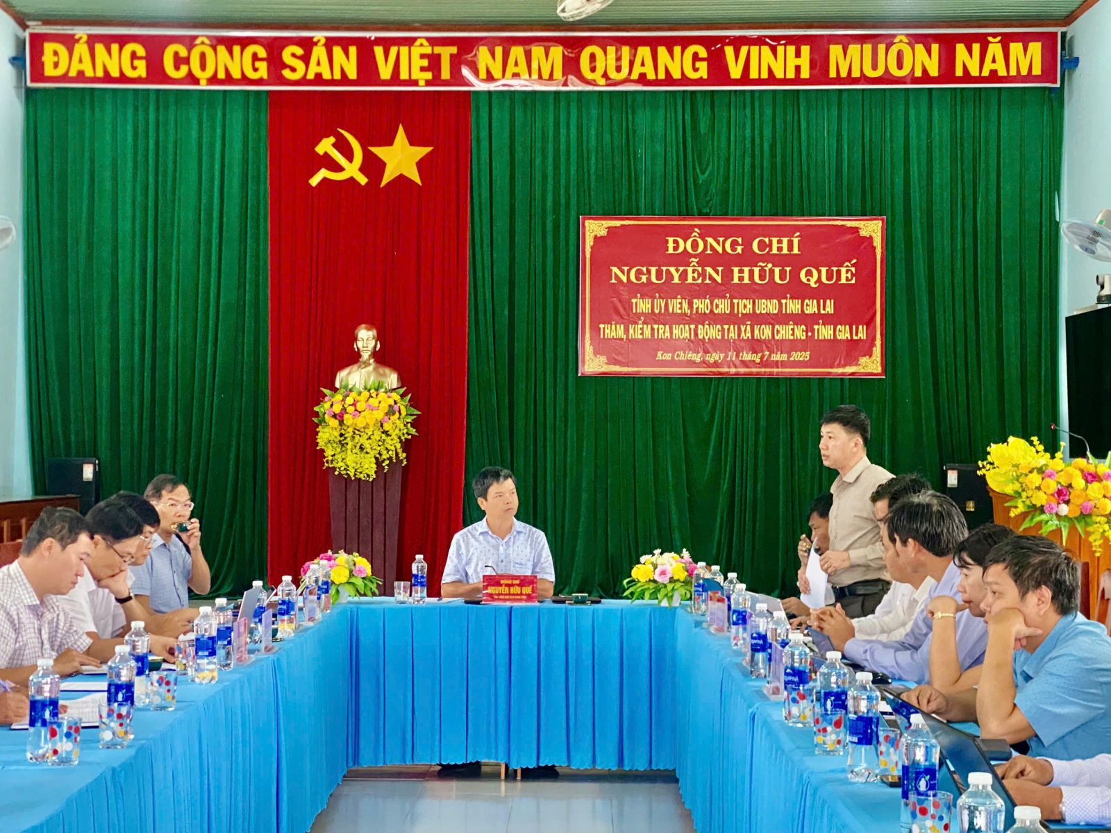 Quang cảnh buổi làm việc